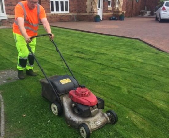 grass-cutting-bishopbriggs