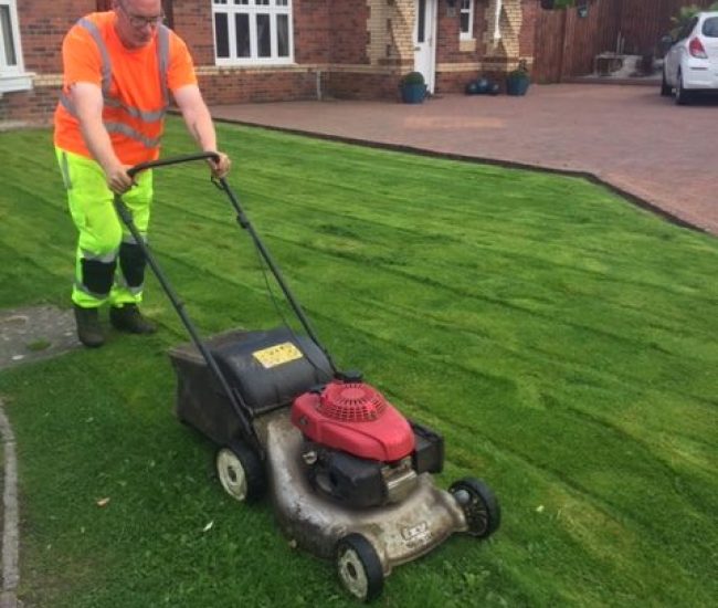 grass-cutting-bishopbriggs